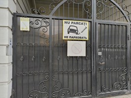 Ob das heißen soll wir zerstechen dir deine Reifen wenn du hier parkst?