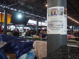 Das sieht mir aus wie pro-russische Propaganda. Aber lesen kann ich nicht was da steht